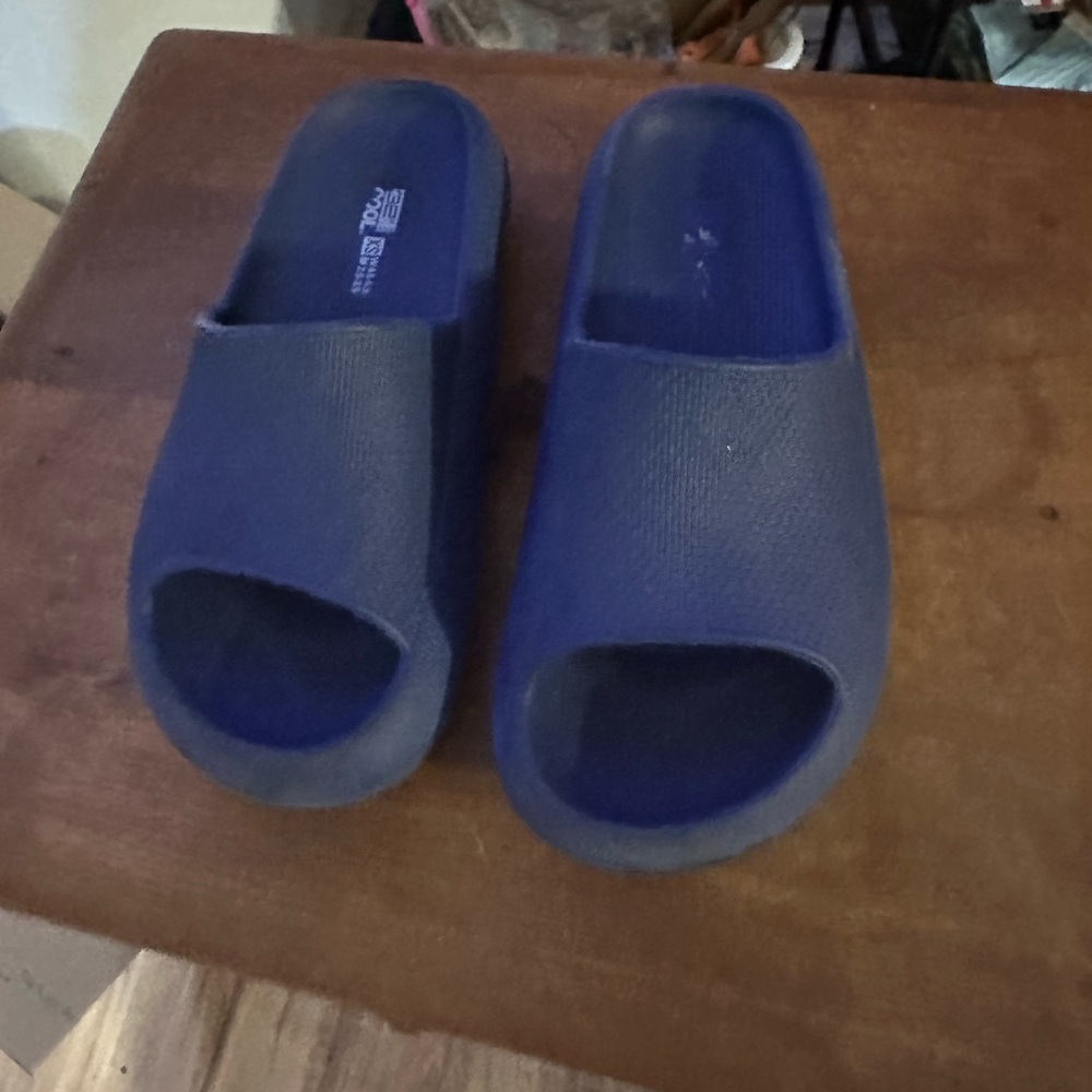 32 Degrees Blue Women's Slippers